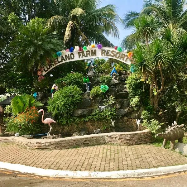 Loreland Farm Resort, hotel in Angono