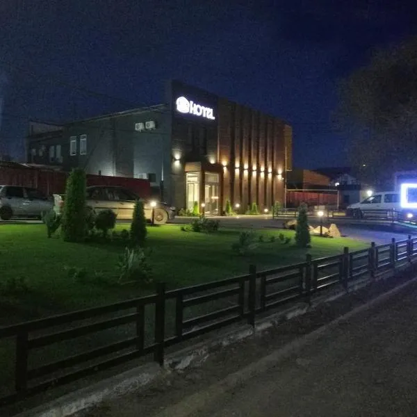 Altyn Shatyr Hotel and Restaurant, hotel in Aqsaj