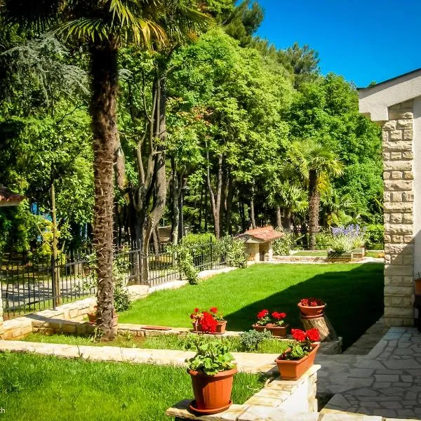 Holiday Home Sofia, khách sạn ở Poreč
