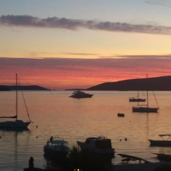 Apartments Gina, hotel in Trogir