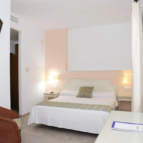 Hostal Doña Lola Marina, hotel v destinácii Zahara de los Atunes