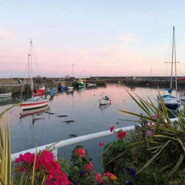 Sma Harbour Hoose, hotel v destinaci Gourdon