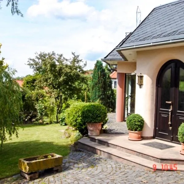 3 Zimmer Loft mit Sauna & Garten in Ortenberg, hotel v destinaci Ortenberg
