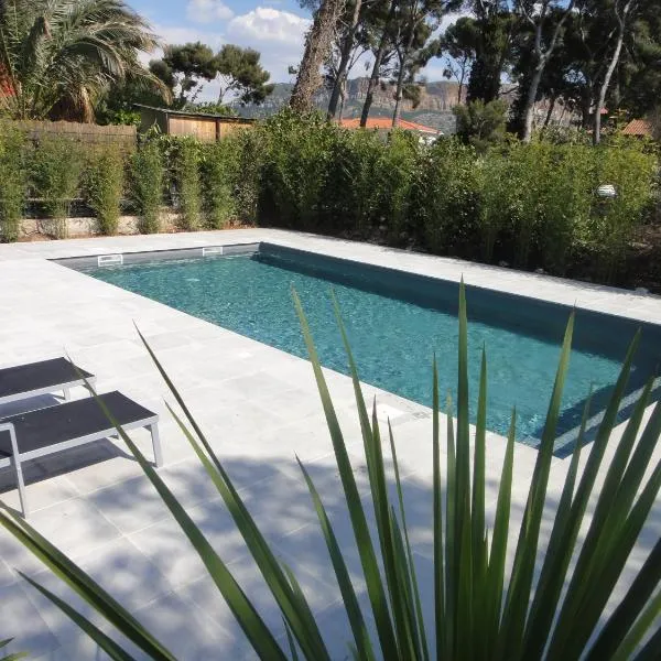 Home Cassis - Maison Les Calanques - Piscine chauffée à 30c, hotel sa Cassis