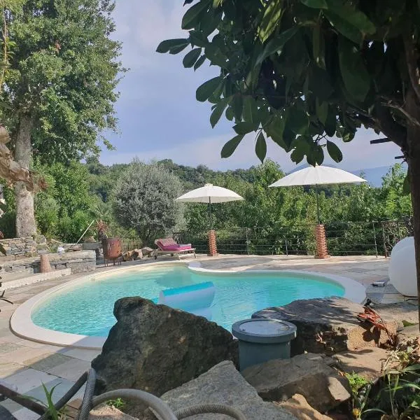 maison de charme avec piscine et vue exceptionnelle, hotel em Scolca
