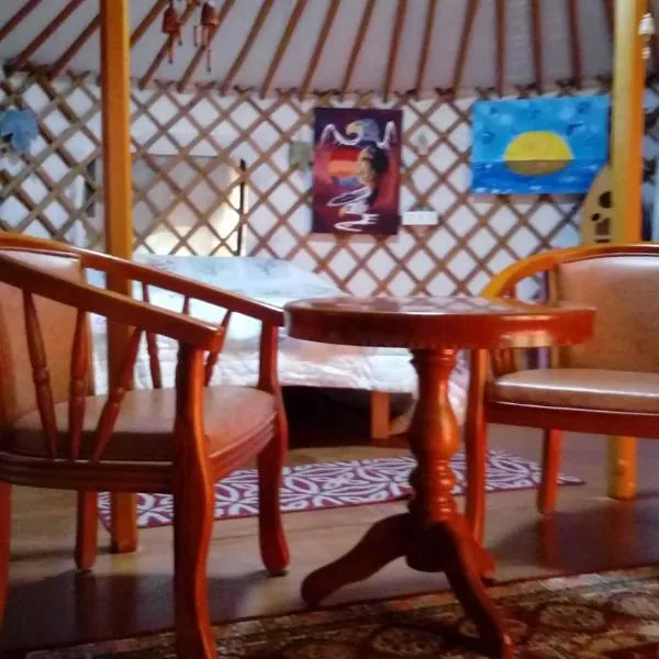 יורט מונגולי, hotel in Maẕẕuva