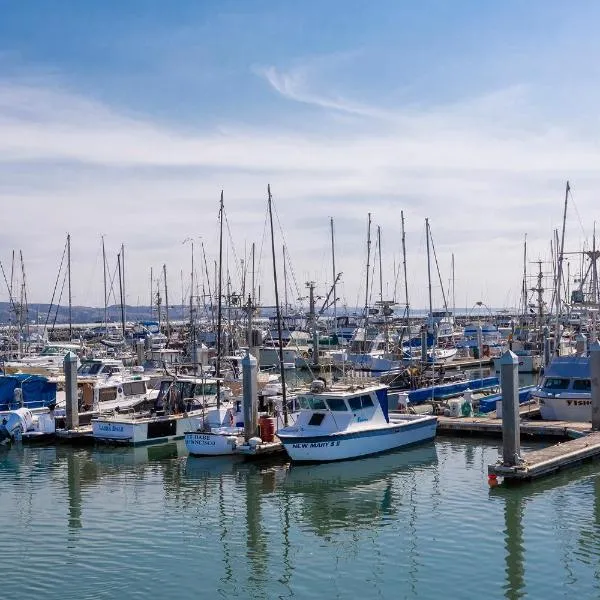 @ Marbella Lane Seaside Retreat, Walk to the Beach, hotel in Half Moon Bay