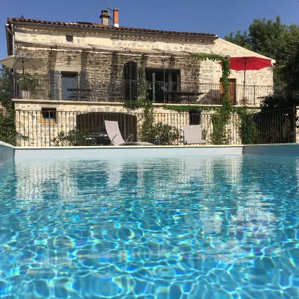Le Mas Charlemagne, hotel in Grospierres
