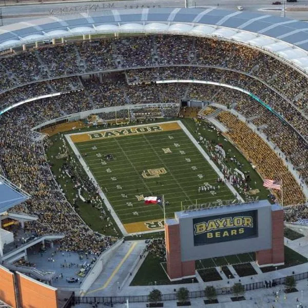 南普拉特維爾智選假日套房酒店，韋科的飯店