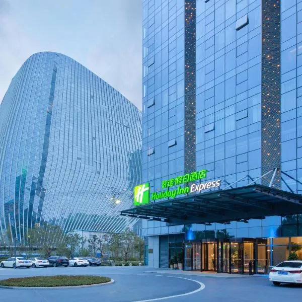 Holiday Inn Express Zhengzhou Longzi Lake by IHG, hotel v destinaci Yaoqiao