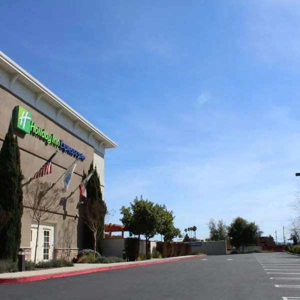 Holiday Inn Express Hotel & Suites Napa Valley-American Canyon, an IHG Hotel، فندق في أميريكان كانيون