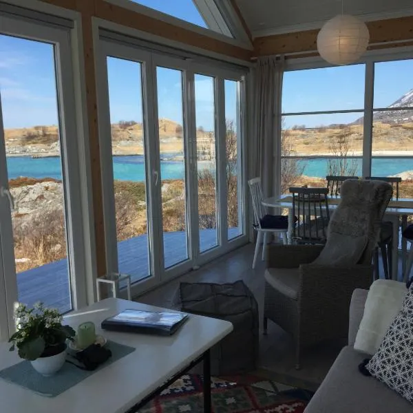 Superior Cottage with Sea View in Senja, hotel in Senjehesten