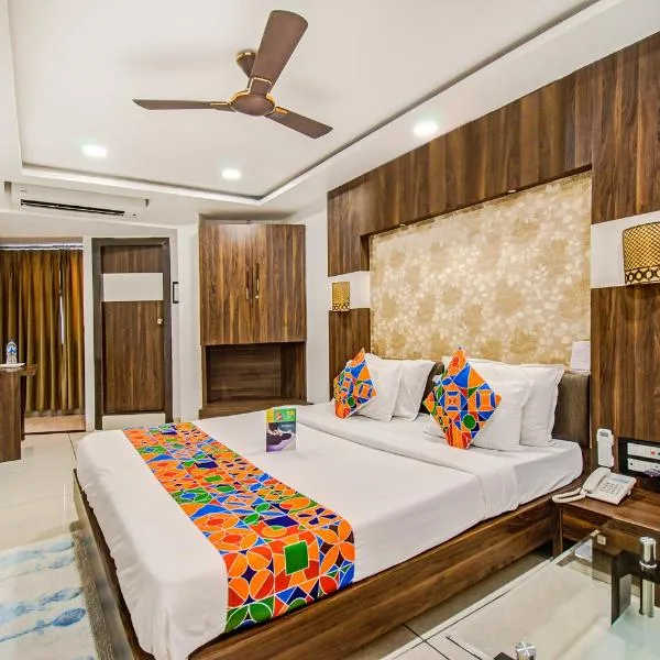 FabHotel Rajnandani Residency Bhawarkua, hotel in Mhow