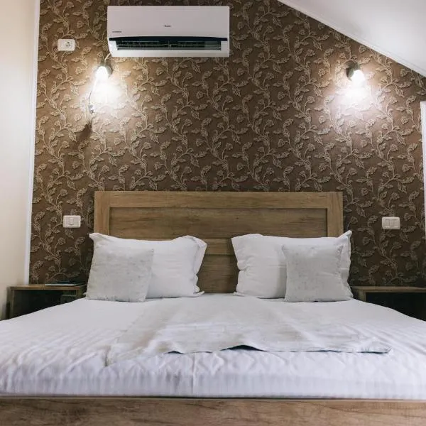 La Tusi Lovrin, hotell i Lovrin