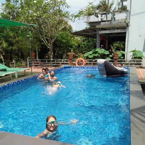 Quoc Phuong Riverside Homestay, khách sạn ở Cai Lậy