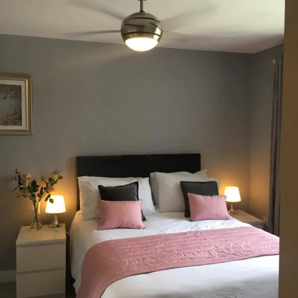 La Belle Three bedrooms Basildon、バジルドンのホテル
