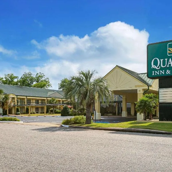 Quality Inn & Suites near Lake Eufaula, hotell i Eufaula
