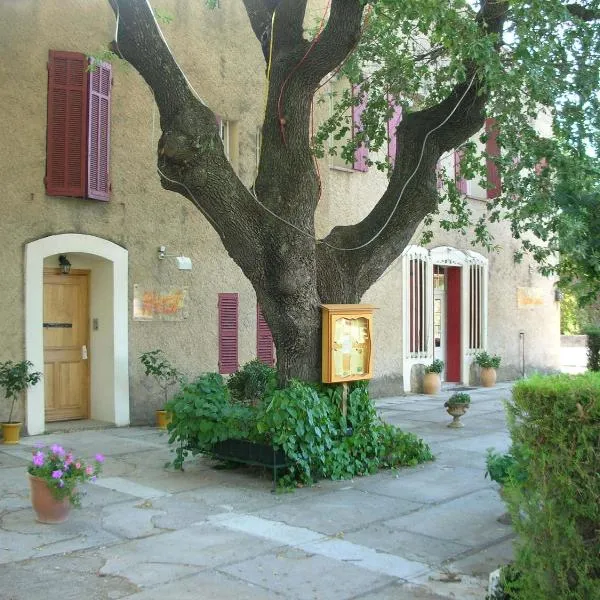 Hostellerie Le Mirabeau, hotel v destinaci Peyrolles-en-Provence