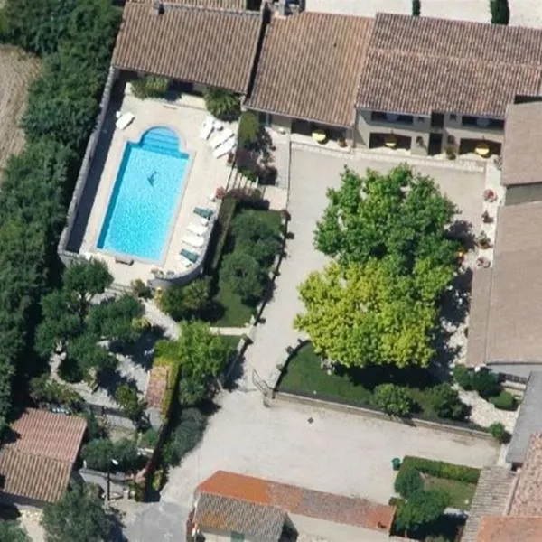 Le Mas de l'Amandier, hotel v destinaci Saint-Saturnin-lès-Avignon
