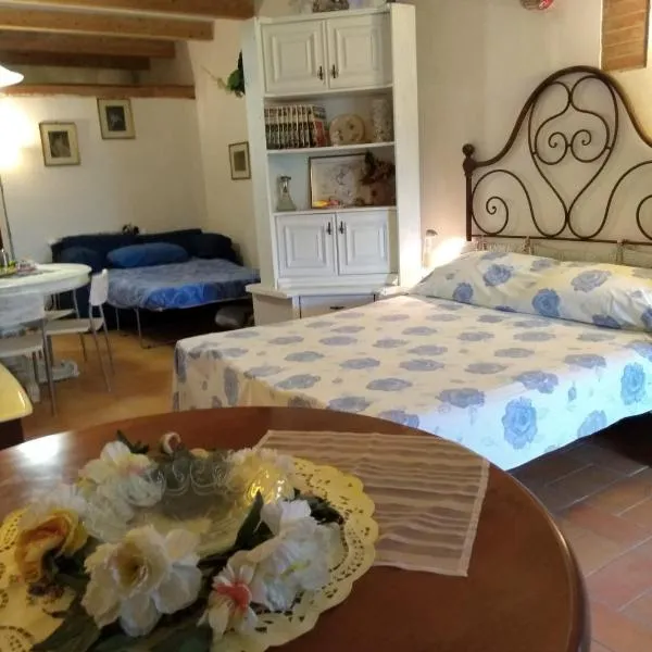 Abruzzocasacampagna Collecorvino - Monolocale con mini-cucina, giardino e parcheggio, hótel í Collecorvino