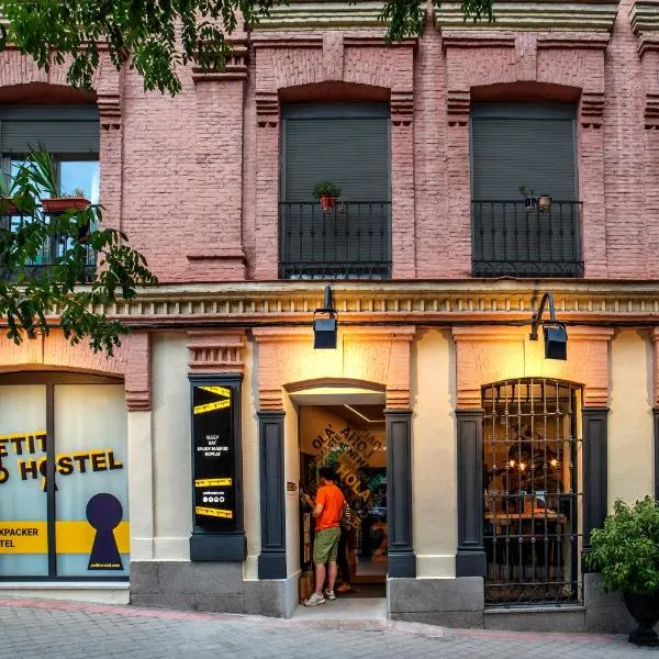 Petit Hostel La Latina, hotel in Madrid