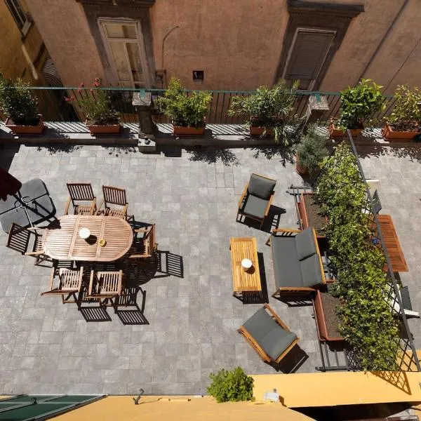 Galluppi Design Apartment - Spanish Quarters - By HouseinNaples, hotel em Nápoles