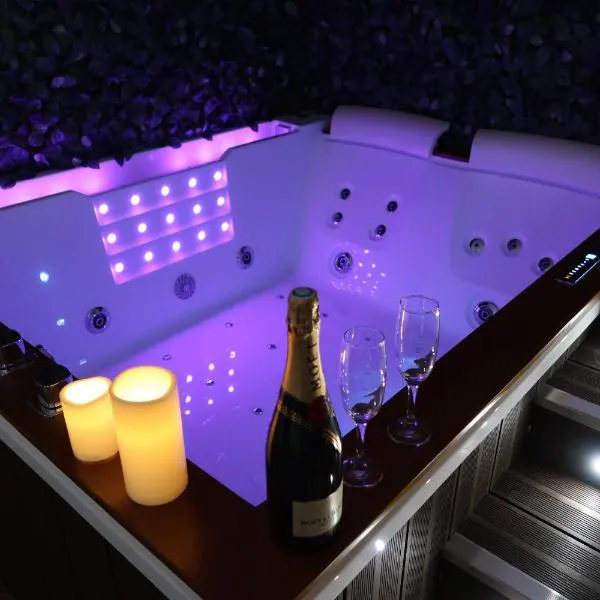 La Suite, love room, Grand Jacuzzi, port de plaisance de Saint Valery En Caux, hôtel à Saint-Valery-en-Caux