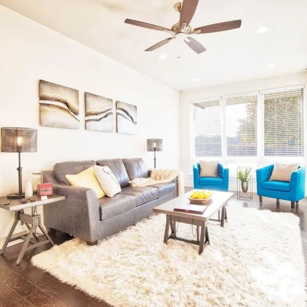 Beautiful 3 Bedroom Townhouse in Old Town North, Brewery District, hotell Fort Collinsis
