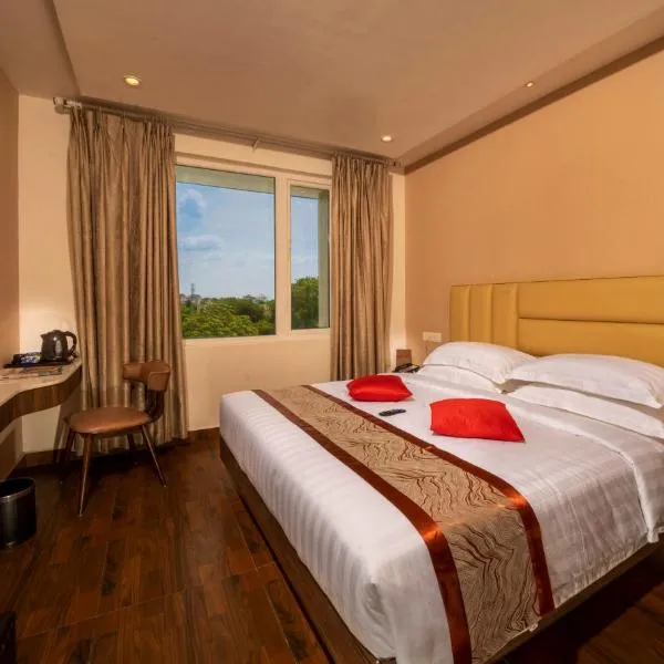 CR Grande, hotel in Tiruvādūr