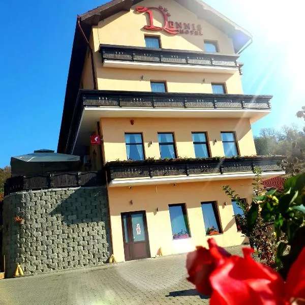 Hotel Dennis, hotel in Mediaş