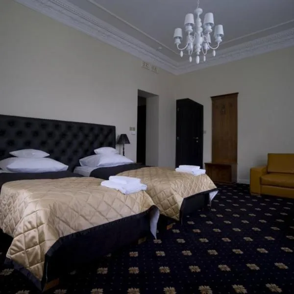 Dwór w Zabużu, hotel v destinaci Zabuże