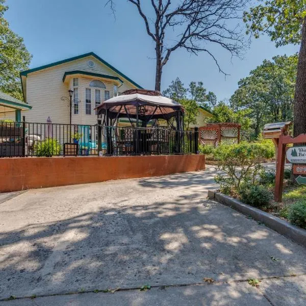 The Whispering Pines Inn, hotel a Norman