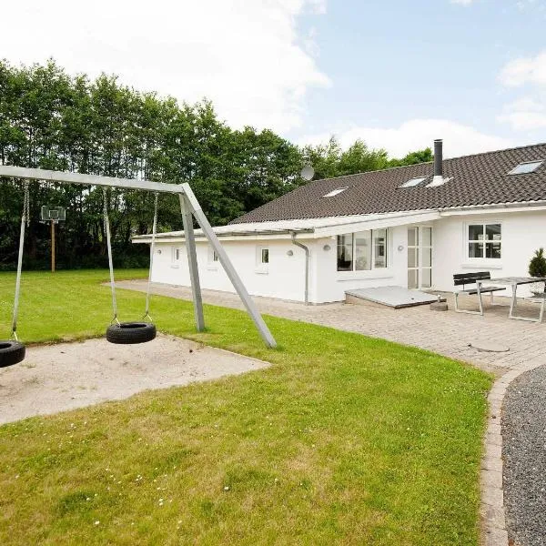 12 person holiday home in Egå-By Traum, hotel v destinaci Åstrup