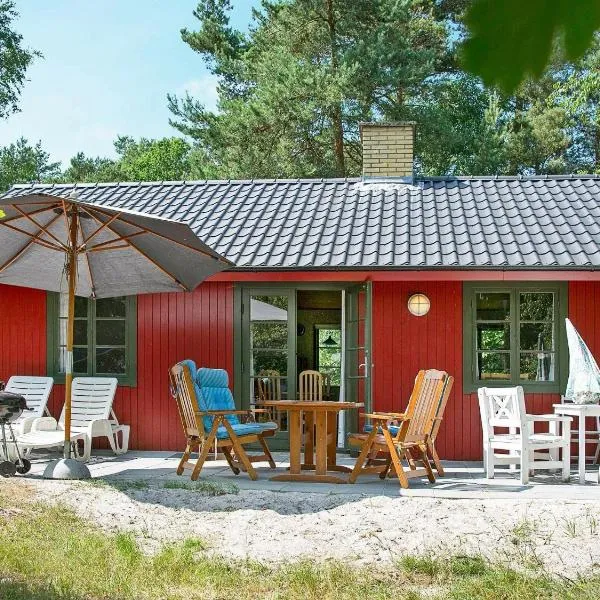 6 person holiday home in Nexø, hotel v destinaci Snogebæk