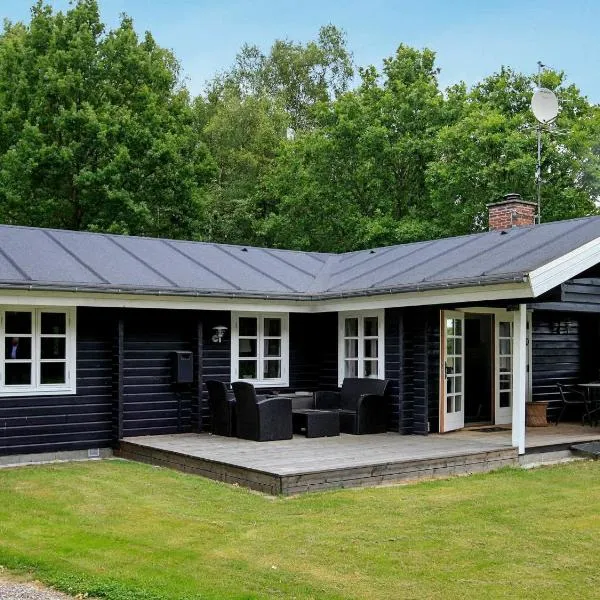 6 person holiday home in L s、Vesterø Havnのホテル