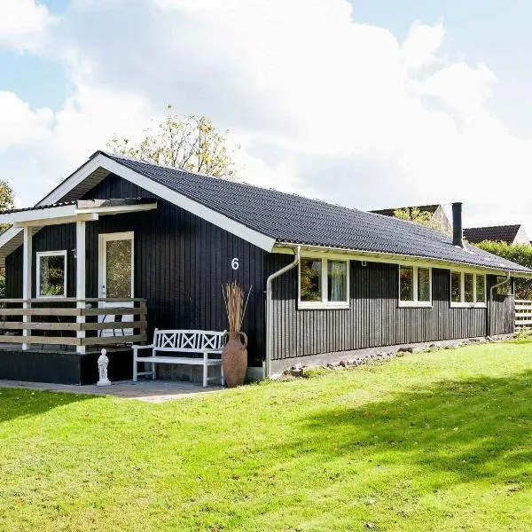 6 person holiday home in Juelsminde-By Traum, hotel in Juelsminde