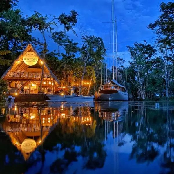 Boatique Hotel and Marina, hotel in Rio Dulce