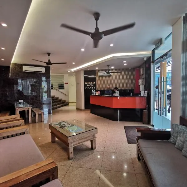 Padungan Hotel, hotel v destinaci Kučing