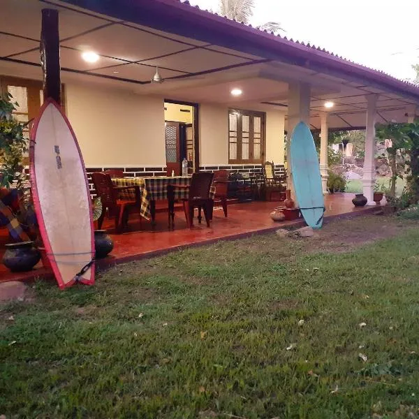 Dreams Garden Surf Lodge, hotel in Midigama East