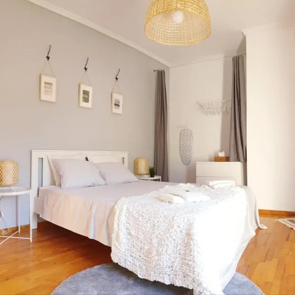 Cozy 100qm 3 Bedroom Apartment, hotel en Áno Poróïa