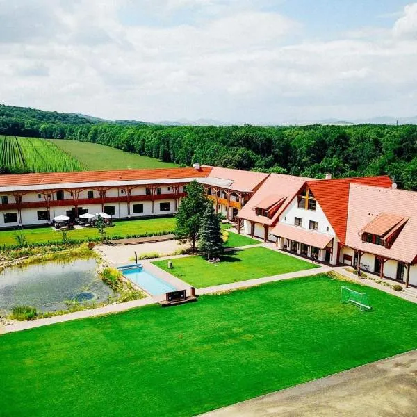 Dvůr Perlová voda, hotel v destinaci Budyně nad Ohří