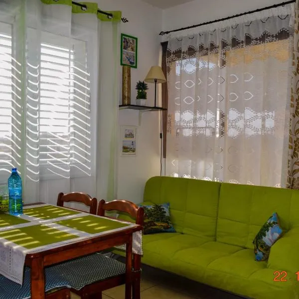 Enjoy the silence apartments: Episkopi Pafou şehrinde bir otel