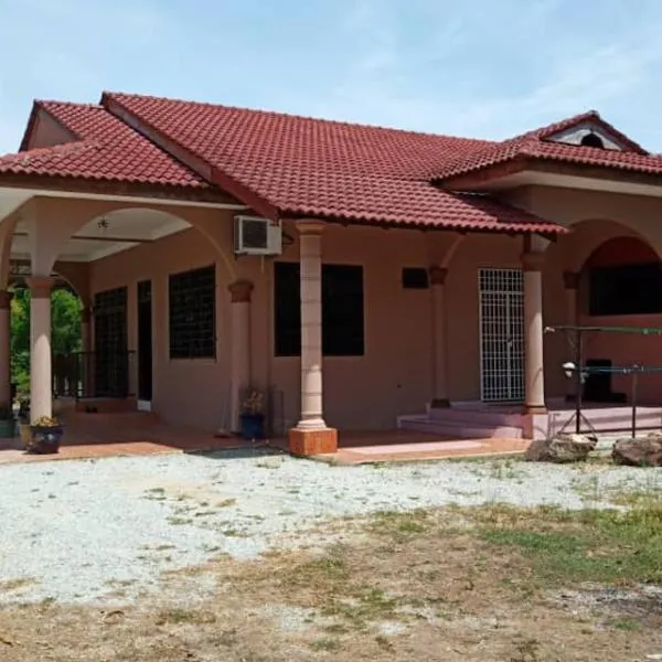 Homestay Zahra Sri Bayu, hotel in Kampong Dalam Ru