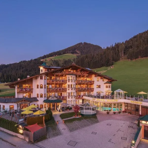 Apparthotel Talhof, Restaurant, Pool und Spa, hotel v destinácii Oberau