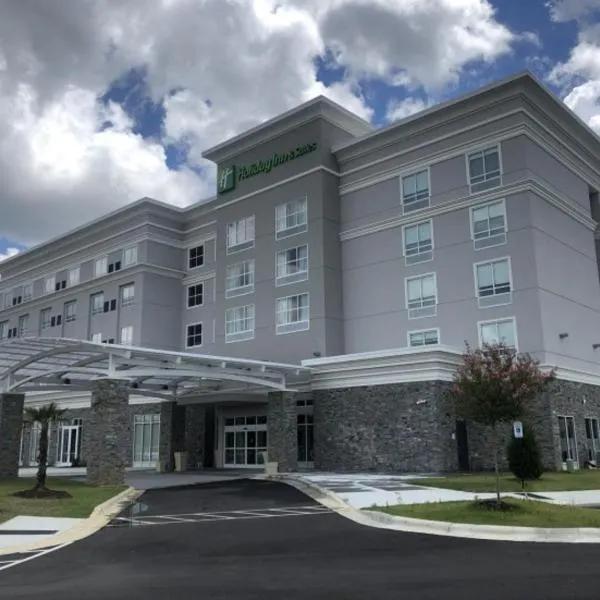 Holiday Inn & Suites - Fayetteville W-Fort Bragg Area, an IHG Hotel โรงแรมในเฟย์เอตต์วิลล์