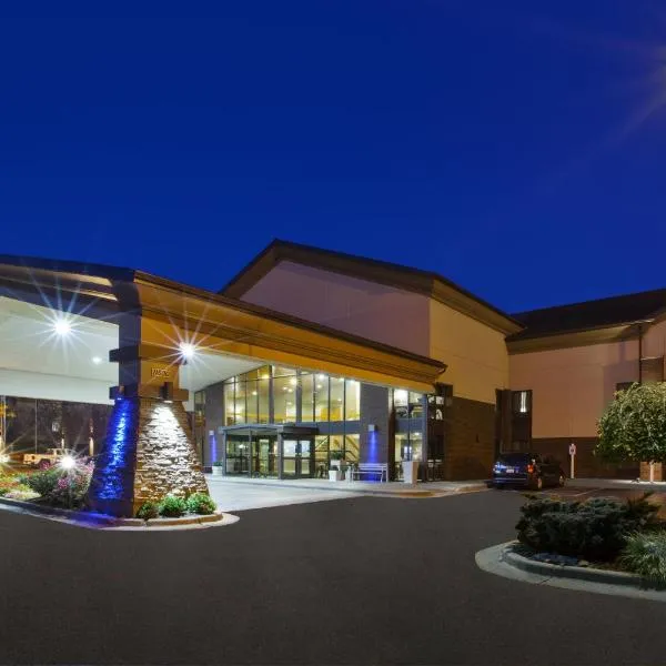 Holiday Inn Express Detroit-Warren/General Motors Technology Center by IHG, hotel v destinaci Warren