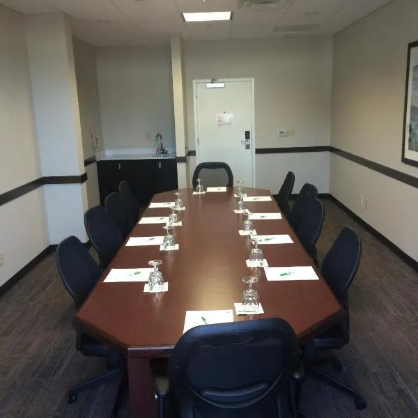 Holiday Inn Greensboro Coliseum by IHG, hotel di Greensboro