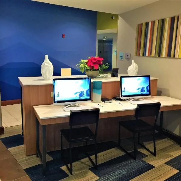 Holiday Inn Express & Suites Danville by IHG, ξενοδοχείο σε Danville