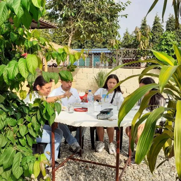 Hotel Tiger Tops Sauraha, hótel í Sauraha
