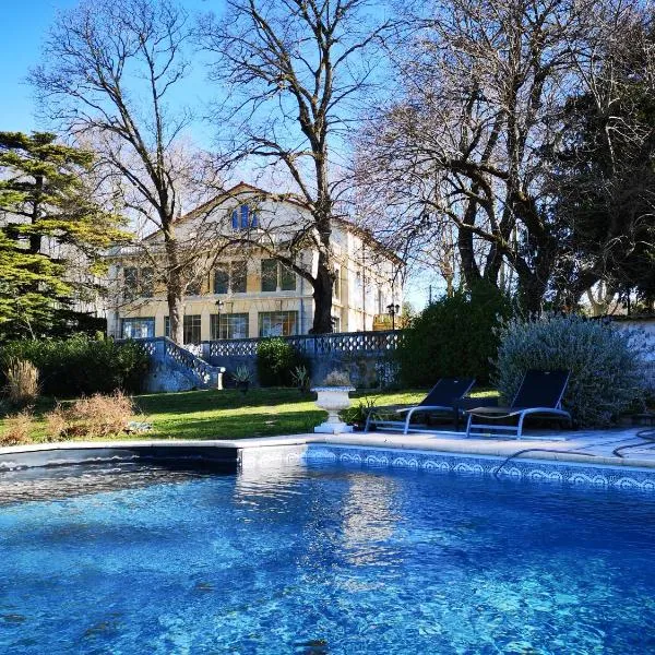 Manoir le Roure, hotel in Valaurie